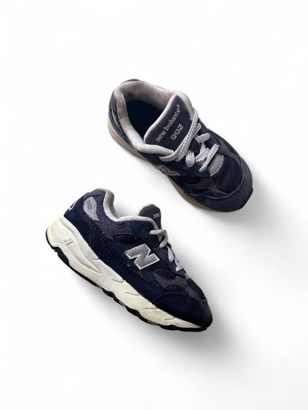 New Balance 992 Sneakers – Kids Size 8.5